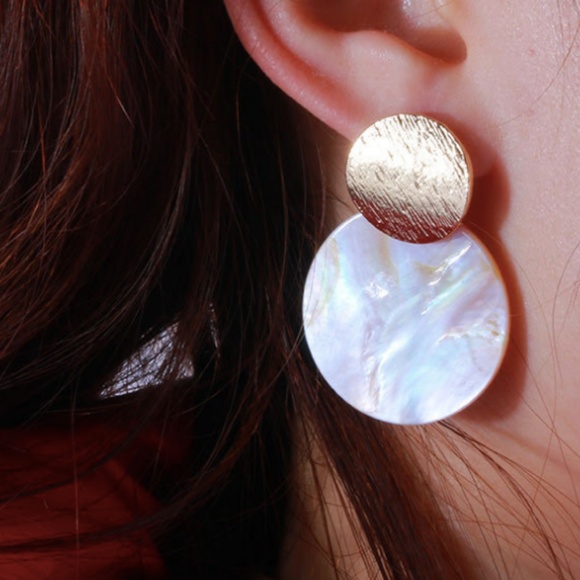 New Geometric round circle shell dainty earrings - Picture 2 of 7